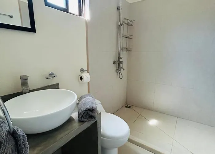Casa Flores Ocean View 10 Min To Carrillo